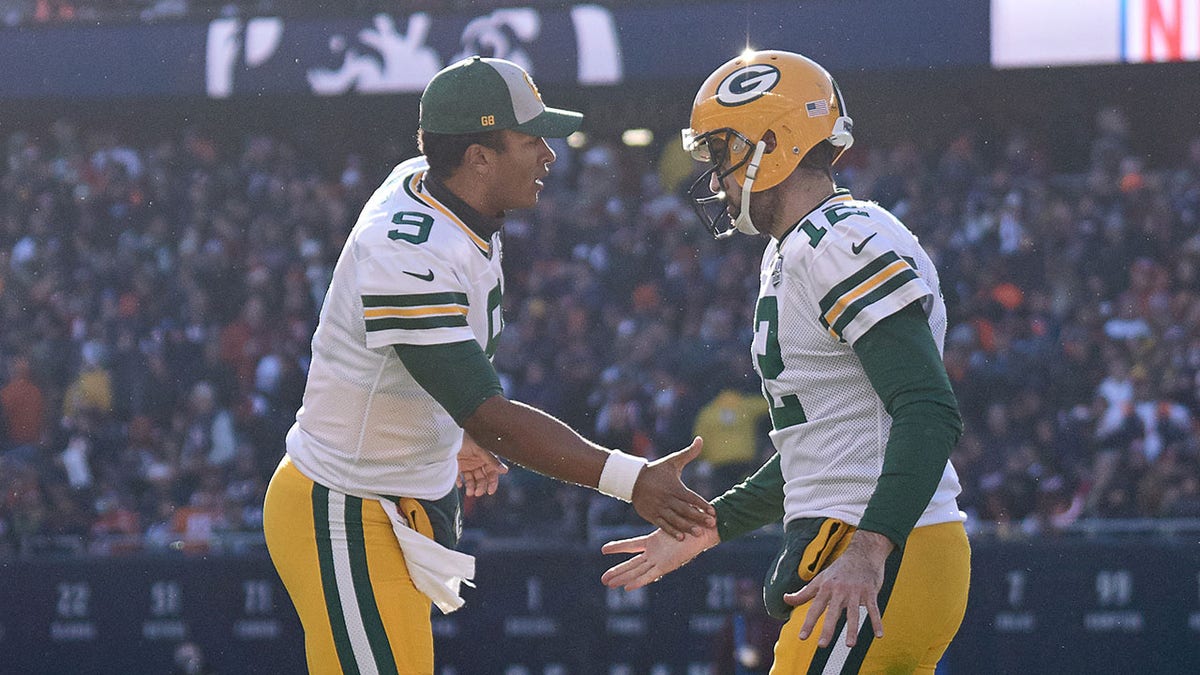 Deshone Kizer and Aaron Rodgers