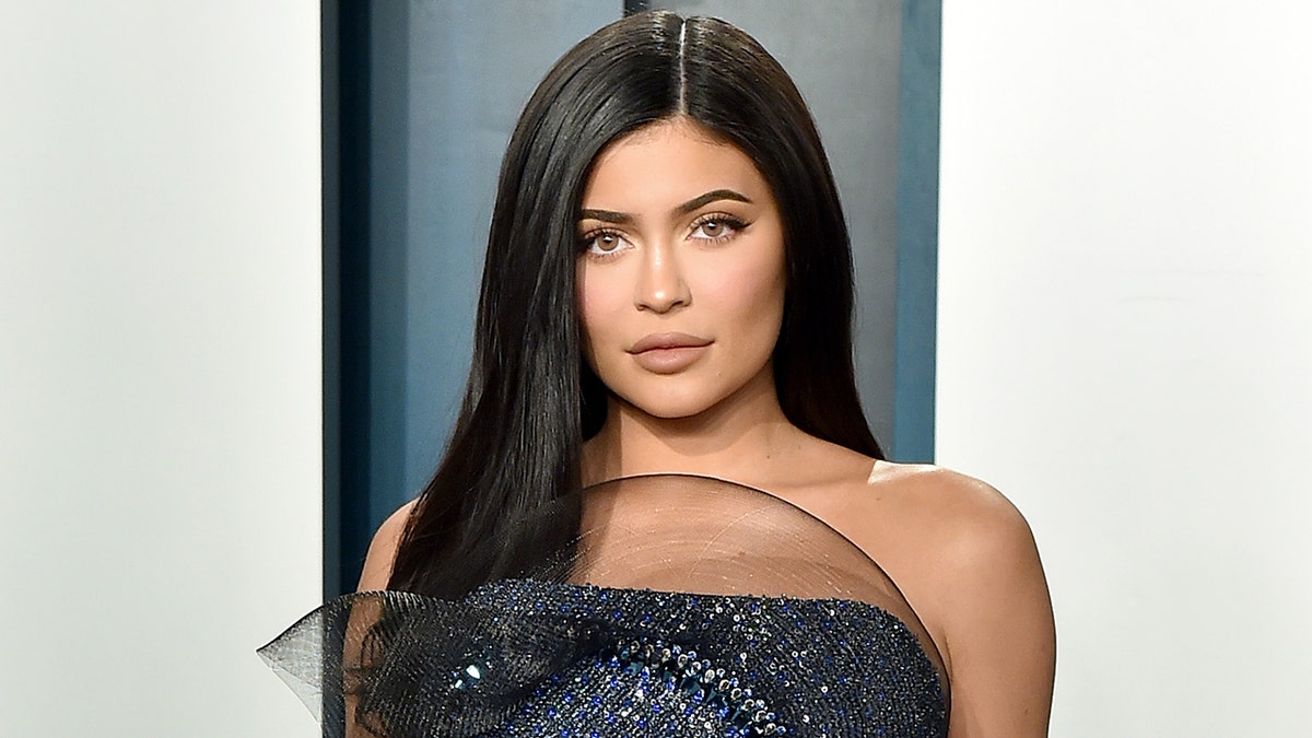 Kylie Jenner wears strapless dress to Vanity Fair Oscar Party