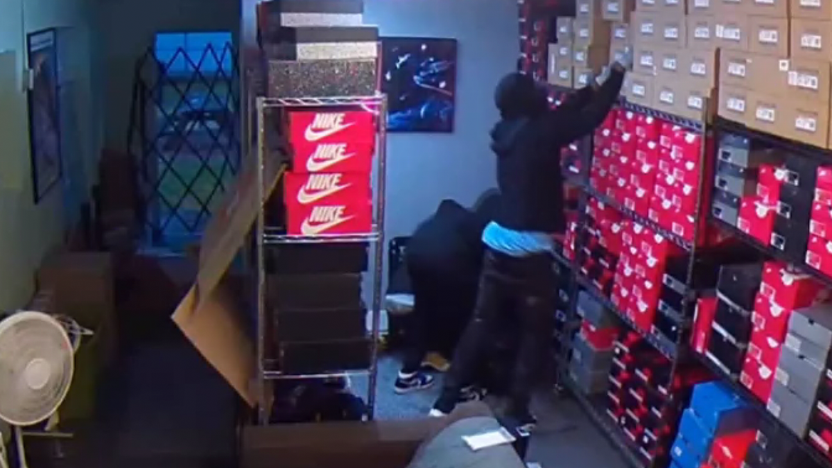 Robbers stealing shoes from a shop in Texas