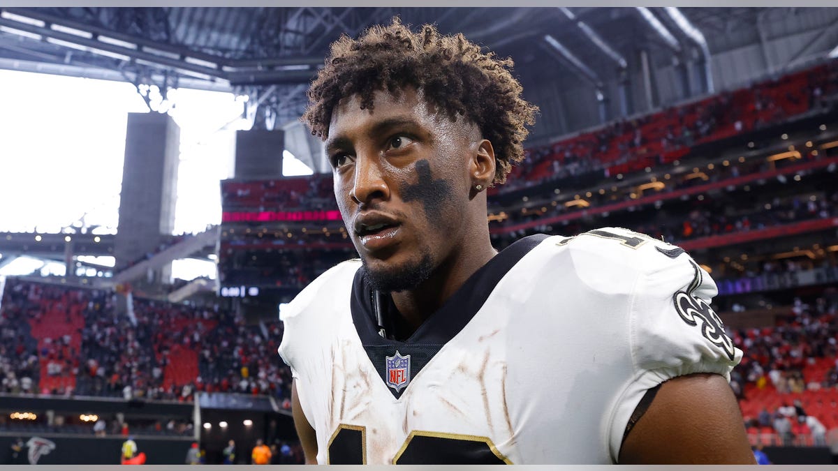 Michael Thomas walks off field