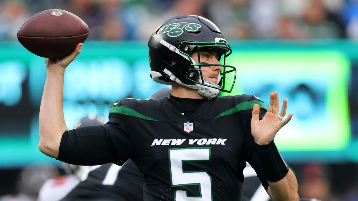 Mike White creates Jets QB controversy after dominant win over Bears