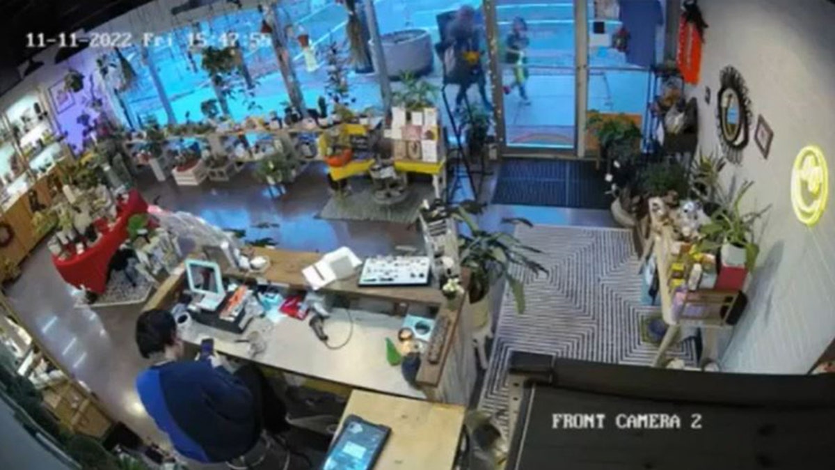 Store surveillance attempted abduction