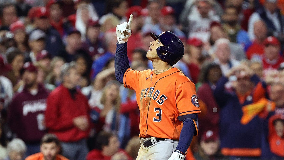 Astros rookie Jeremy Peña filling huge holes very easily, rapidly