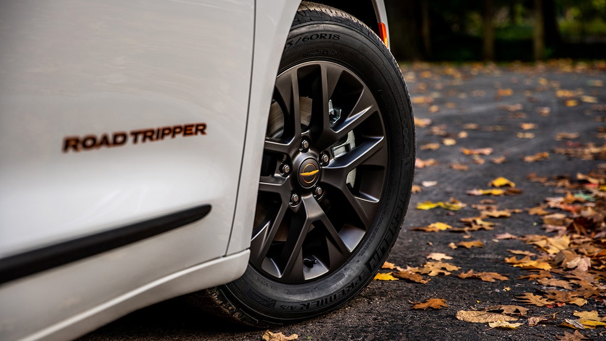 road tripper logo