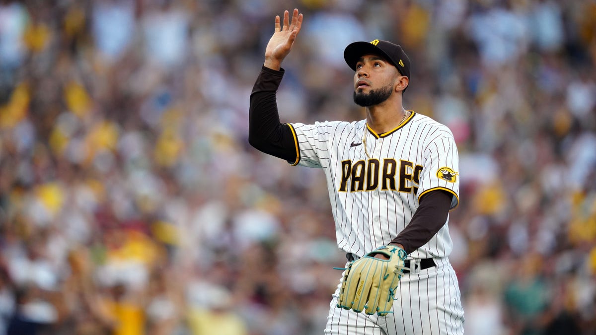 AP source: Suarez, Padres agree to $46 million, 5-year deal