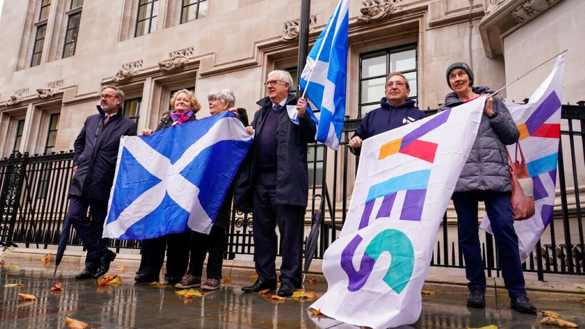 Pro-Scotland independence crowd