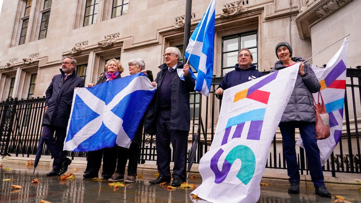 Pro-Scotland independence crowd