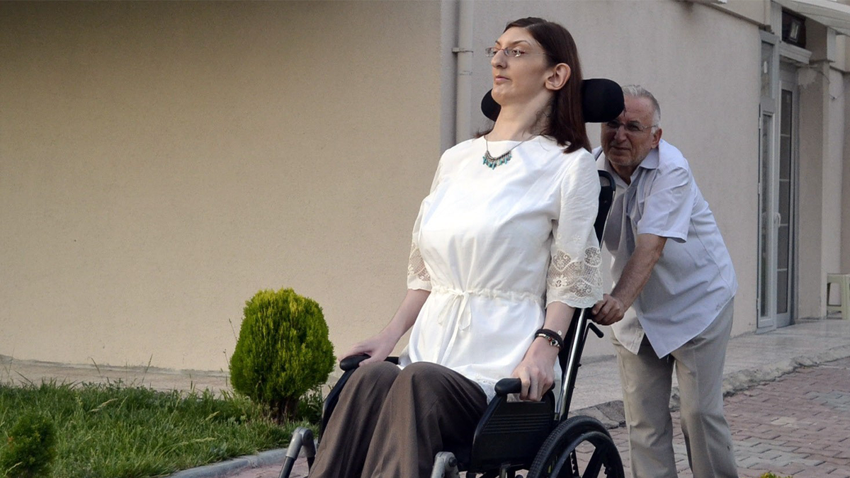 tallest woman in world as a teenager in wheelchair