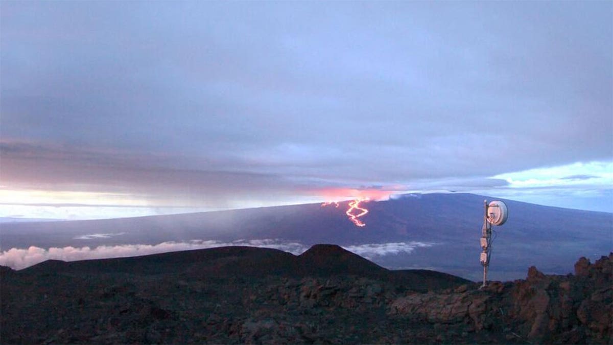Mauna Loa webcam footage of summit 