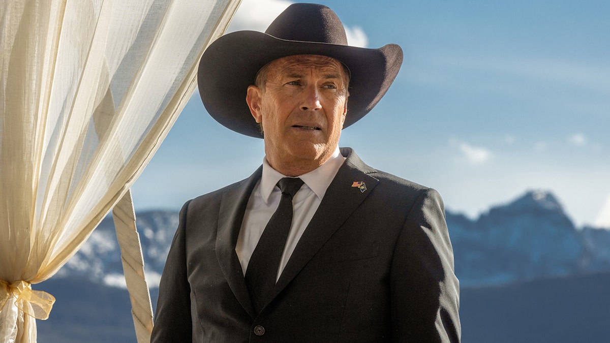 Kevin Costner estrela como o fazendeiro John Dutton em Yellowstone