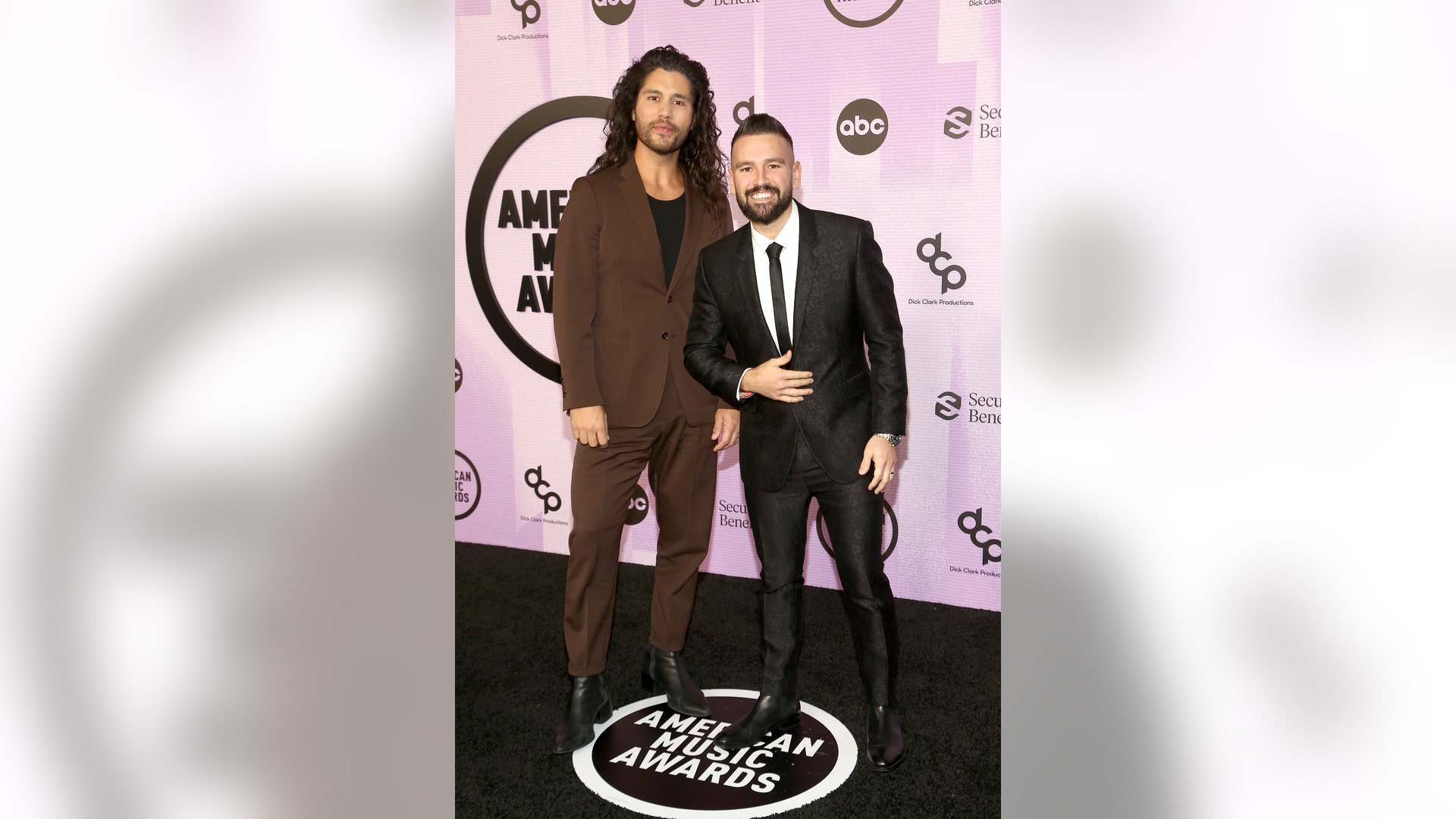 County singers Dan + Shay on AMAs red carpet