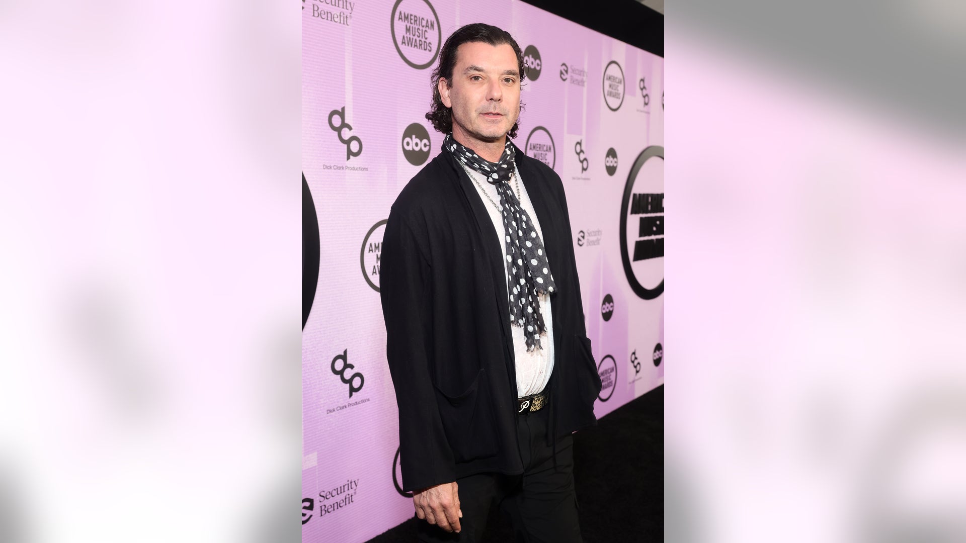 The 'Bush' frontman sported a tie with his blazer