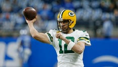 Packers' Aaron Rodgers expresses his frustration on sideline as quarterback has rough start to game