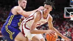 Arkansas' Trevon Brazile's vicious dunk gets high praise from basketball legend: 'Dunk of the year'