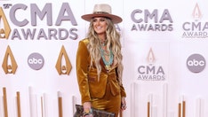 CMAs 2022: Lainey Wilson on winning Female Vocalist of the Year, walking with dad on carpet: 'A dream'