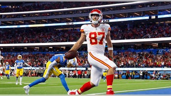 Chiefs' Travis Kelce makes tight end history in win over Chargers