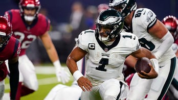Jalen Hurts' two touchdowns lift Eagles over Texans, improve 8-0 for the first time in franchise history