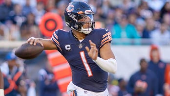 Bears' Justin Fields considered 'day to day' with shoulder injury