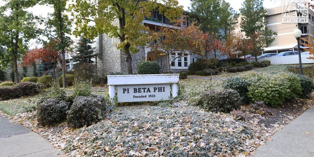 Exterior shot of the Pi Beta Phi House.