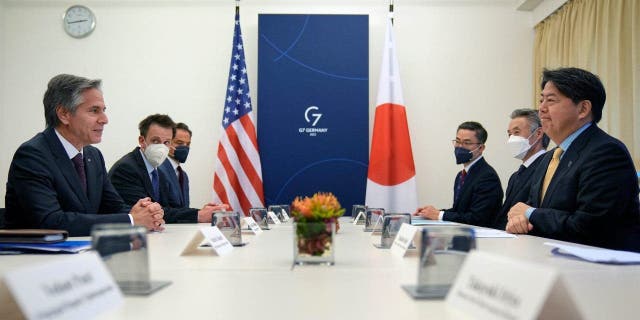 US Secretary of State Anthony Blinken and Japanese Foreign Minister Yoshimasa Hayashi (right) meet for bilateral talks at the G7 Foreign Ministers' Meeting in Münster, Germany, Friday, November 11.  4, 2022. 