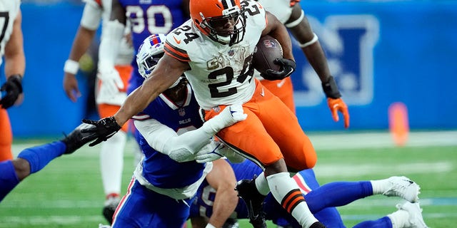 Cleveland Browns running back Nick Chubb (24) rushes during the second half of an NFL football game against the Buffalo Bills, Sunday, Nov. 20, 2022, in Detroit. 