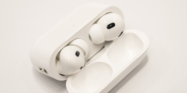 Beryl TV AirPods Apple AirPods the cheaper alternative to hearing aids? Apple 