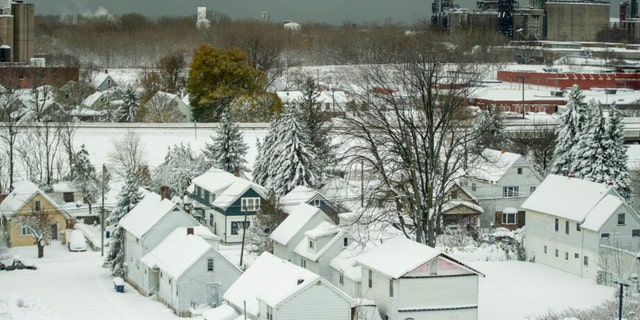 New York Lake-effect Snowstorm Turns Deadly As Big Apple Sees First ...