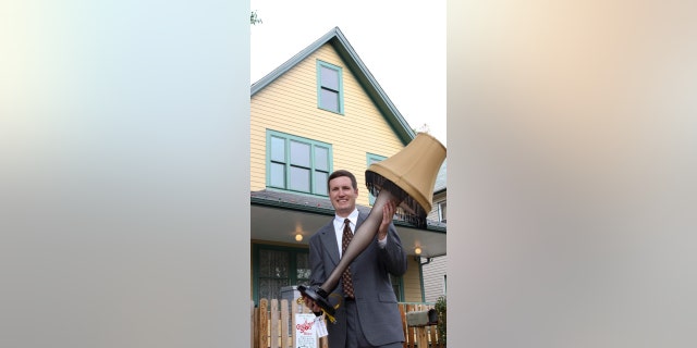 Brian Jones holds the leg lamp from the movie,