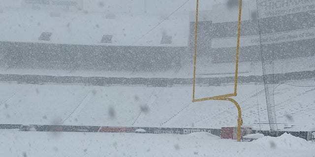 Bills Stadium Blanketed In Snow As Buffalo Prepares For Game In Detroit ...