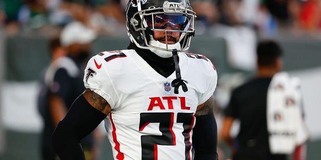 Atlanta Falcons safety Dean Marlowe (21) during warm up prior to the National Football League game between the New York Jets and the Atlanta Falcons on August 22, 2022 at MetLife Stadium in East Rutherford, New Jersey.