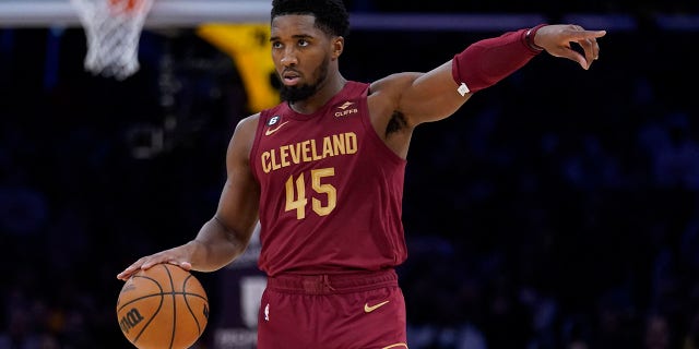 Cleveland Cavaliers guard Donovan Mitchell will lead the offense during the second half of the game against the Los Angeles Lakers on Nov. 6, 2022 in Los Angeles.