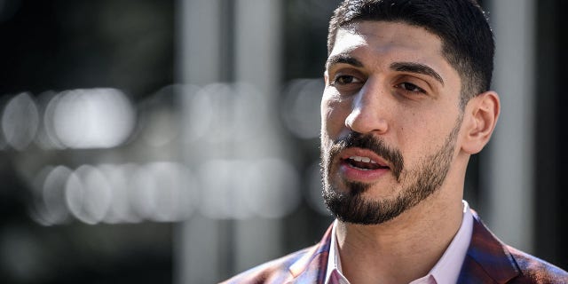 ABD'li basketbolcu Enes Kanter, 5 Nisan 2022'de Cenevre'deki Birleşmiş Milletler ofisinde AFP ile yaptığı röportajda Freedom'a konuşuyor.