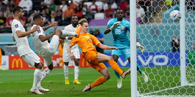 Frenkie de Jong scores the second goal for the Netherlands during their World Cup match against Qatar, Tuesday, November 29, 2022.