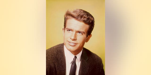 American actor Warren Beatty poses circa 1962.