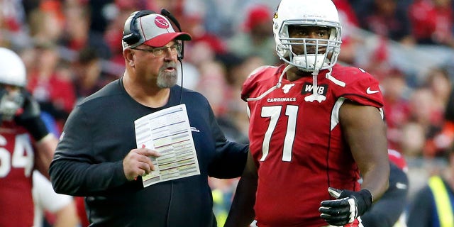 Cardinals lineman Justin Murray with offensive line coach Sean Kugler during the Cleveland Browns game at State Farm Stadium on Dec. 15, 2019, in Glendale, Arizona.