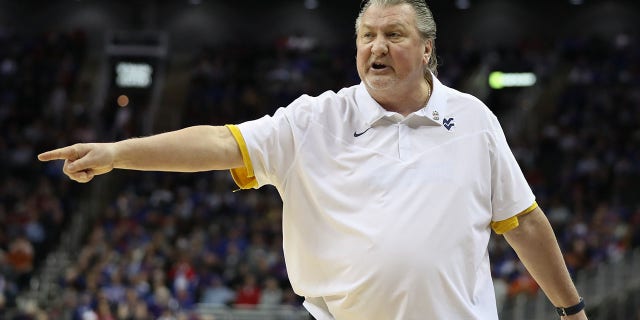 Bon Huggins coaches West Virginia vs. Kansas