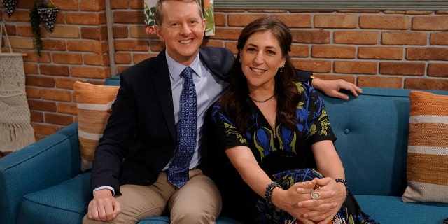 Ken Jennings, left, and Mayim Bialik both host the game show "Jeopardy!"