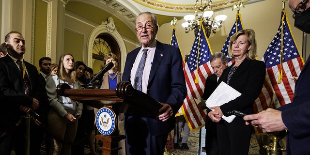 Le chef de la majorité au Sénat, Chuck Schumer, un démocrate de New York, prend la parole lors d'une conférence de presse après le déjeuner hebdomadaire du caucus démocrate le mercredi 28 septembre 2022.