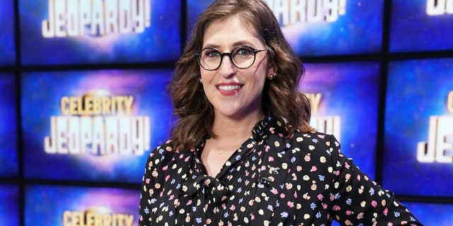 Mayim Bialik hosts the "Jeopardy!" High School Reunion Tournament.