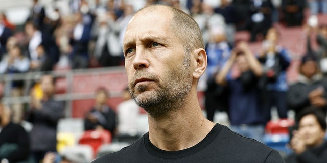 El entrenador del equipo nacional masculino de Estados Unidos, Gregg Berhalter, durante el partido amistoso internacional entre Japón y Estados Unidos, celebrado en Dusseldorf Arena el 23 de septiembre de 2022 en Dusseldorf, Alemania. 