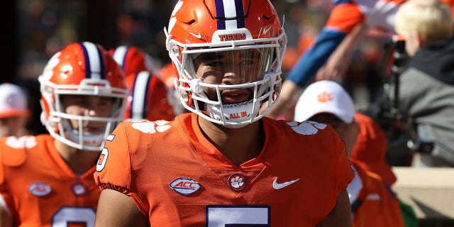 Clemson Tigers quarterback DJ Uiagalelei (5) during a game against the Syracuse Orange Oct. 22, 2022, at Clemson Memorial Stadium in Clemson, S.C.