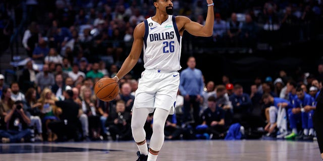 Spencer Dinwiddie of the Mavericks calls a play against the Utah Jazz at American Airlines Center on Nov. 2, 2022, in Dallas.