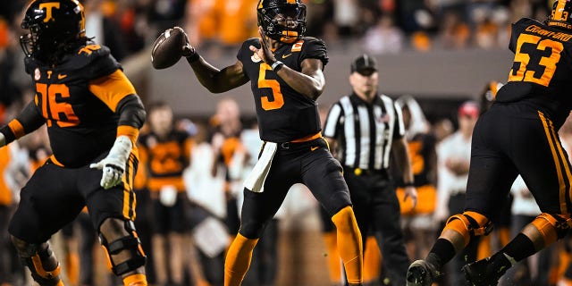 Tennessee Volunteers quarterback Hendon Hooker (5) throws a pass during a game between the Tennessee Volunteers and Kentucky Wildcats Oct. 29, 2022, at Neyland Stadium, in Knoxville, Tenn.
