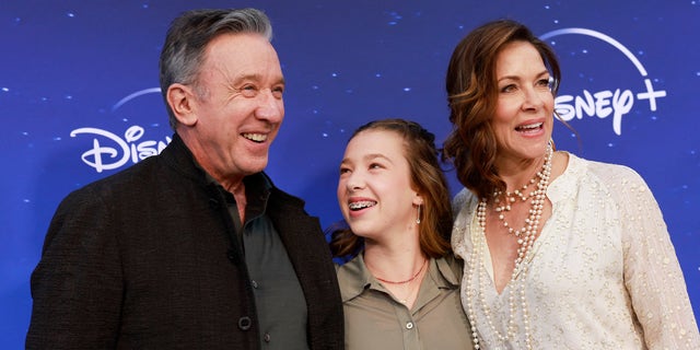 Tim Allen poses with his daughter, Elizabeth Allen-Dick, and his wife, Jane Hajduk, on the red carpet.