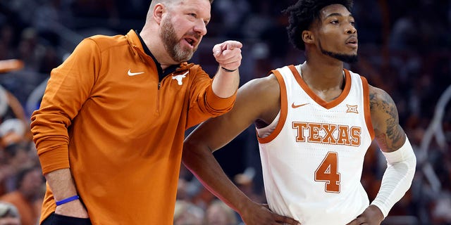 Texas head coach Chris Beard speaks with Texas guard Tyrese Hunter (4) during a game against the Gonzaga Bulldogs at the Moody Center in Austin, Texas on November 16, 2022. 