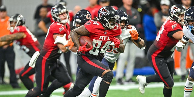 Atlanta Falcons running back Cordarrelle Patterson (84) runs with the ball during the game against the Chicago Bears, Nov. 20, 2022, at Mercedes-Benz Stadium in Atlanta.