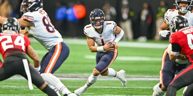 Chicago quarterback Justin Fields (1) runs the ball during the NFL game between the Chicago Bears and the Atlanta Falcons on November 20th, 2022 at Mercedes-Benz Stadium in Atlanta, GA.