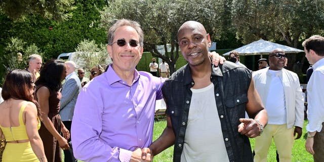 Jerry Seinfeld dice que el monólogo ‘SNL’ de Dave Chappelle ‘tema’ ‘llama a la conversación’