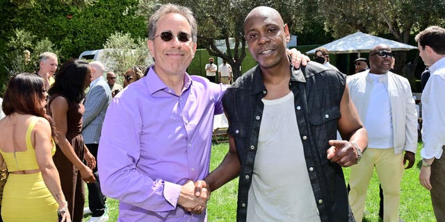 Jerry Seinfeld dice que el monólogo ‘SNL’ de Dave Chappelle ‘tema’ ‘llama a la conversación’