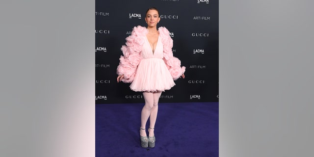 Sydney Sweeney wore a light pink dress with floral sleeves.